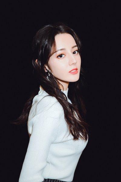 圈内爆料王晶迪丽热巴,揭秘娱乐圈的神秘恋情  第1张